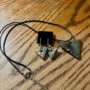 Elegant Green and Gold Triangle Necklace Set